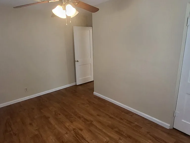 2656 Center St — Photo 9
