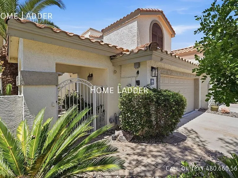 514 S Marina Dr — Photo 2