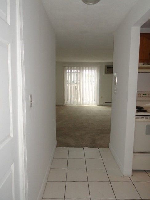 1st image of 40 Park Ave #18
