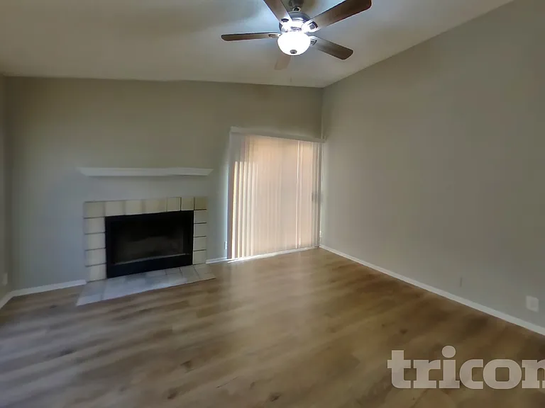 14239 N 50th Dr — Photo 2