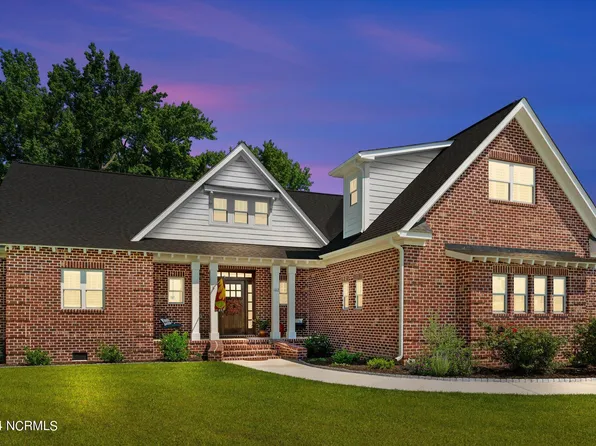 102 Harbor Town Circle, Mount Olive, NC 28365