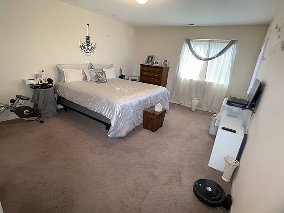 4th image of 214 Gregory Ct