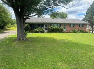 529 E Devon Dr, Ararat, NC 27030