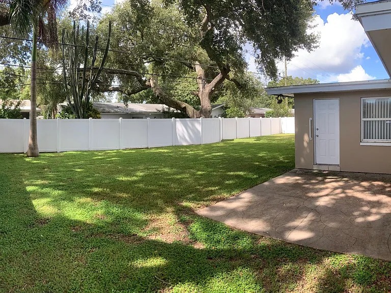 2231 Harn Blvd — Photo 6