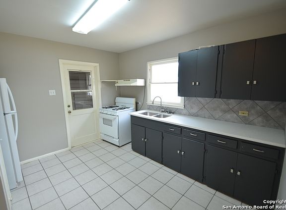 4th image of 410 Mitchell Ave