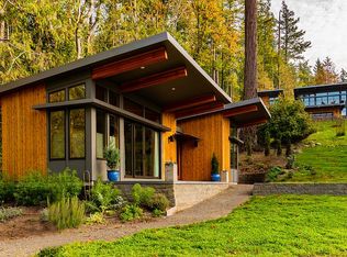 9695 Battle Point Dr NE, Bainbridge Island, WA 98110