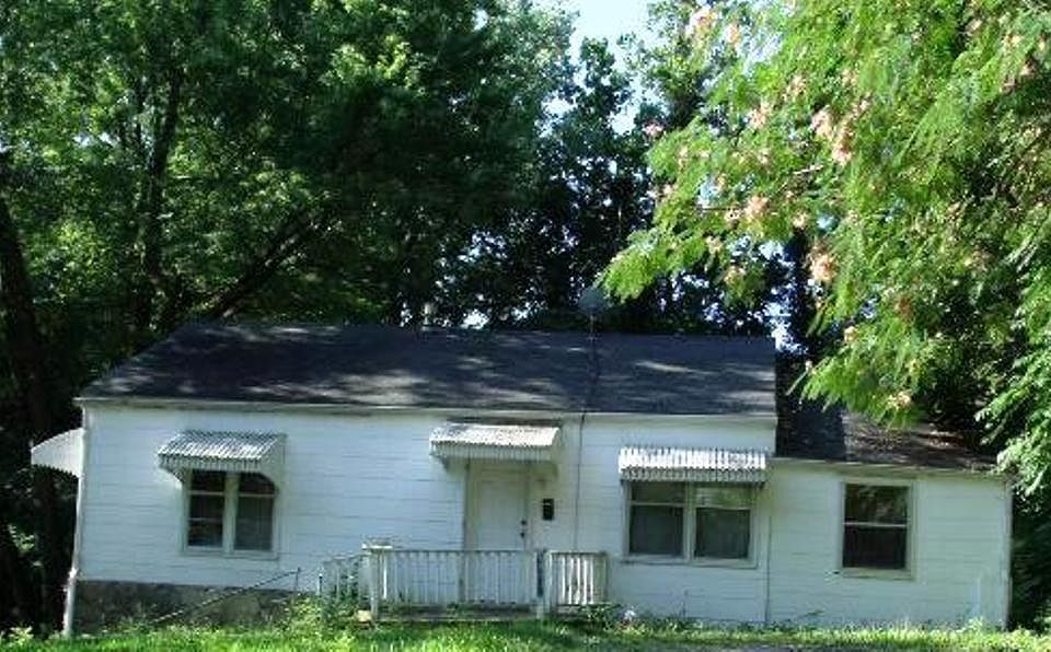 1st image of 11823 E Roberts St