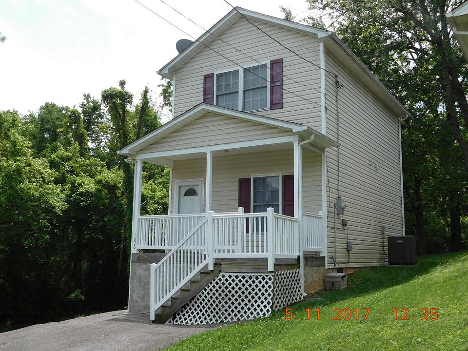 1st image of 1626 17th St NE