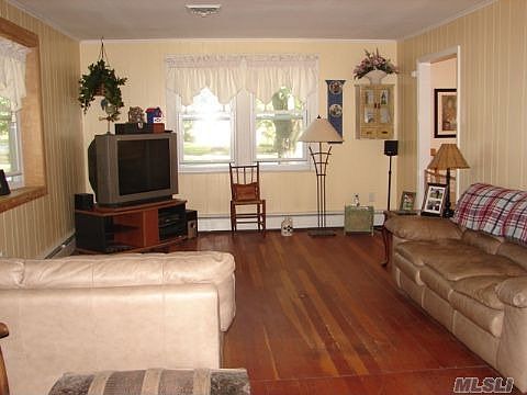 3rd image of 119 Swezey Ln