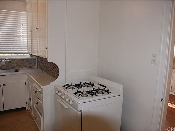 5th image of 1141 1/4 Gordon St