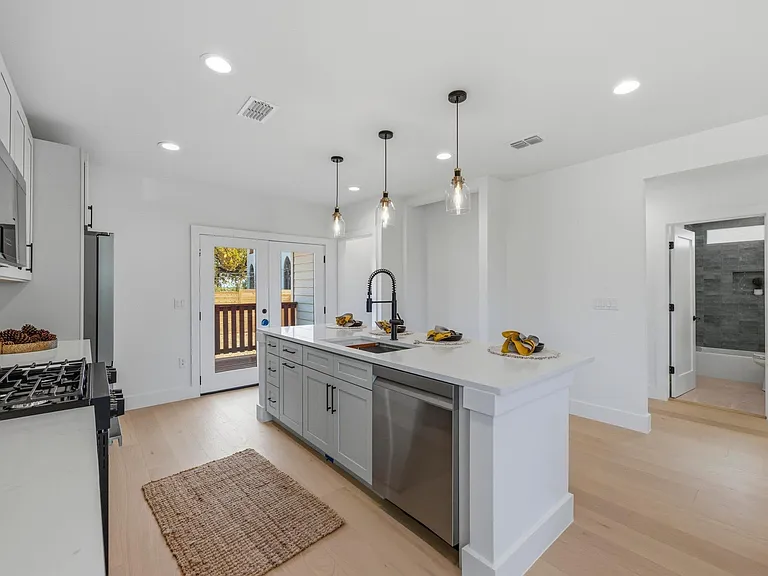 1199 Coleto St — Photo 8