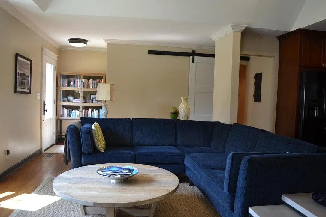 Living room - 1140 Brookmeade Dr