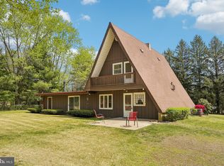 2 Oakview Dr, Berlin, NJ 08009