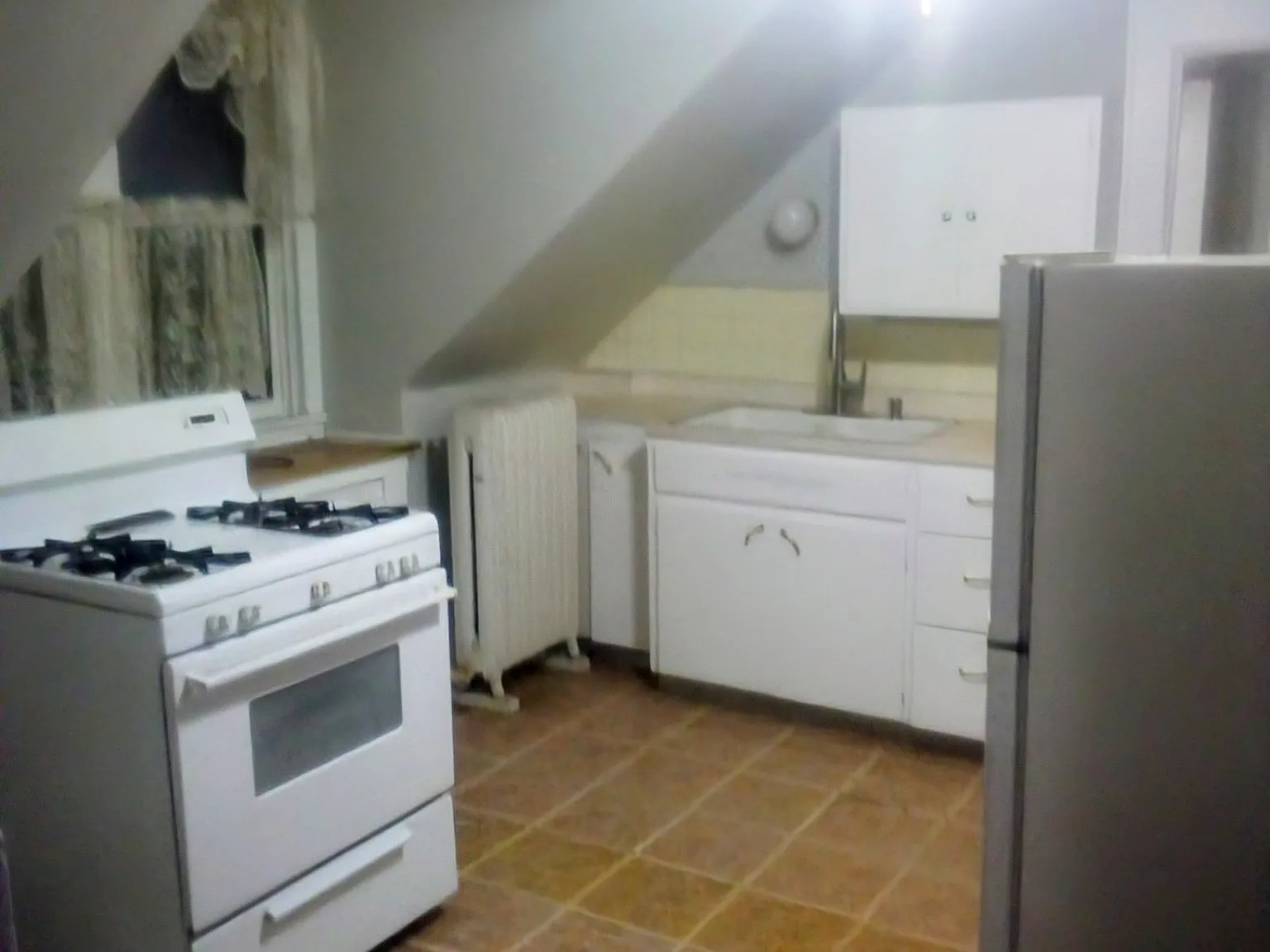 2 bed, 650 sqft, $900 — Photo 3