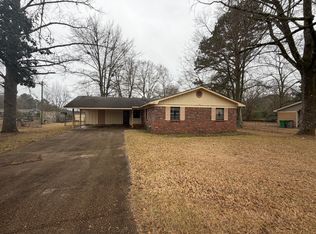 212 Rebecca Ln, Columbus, MS 39702