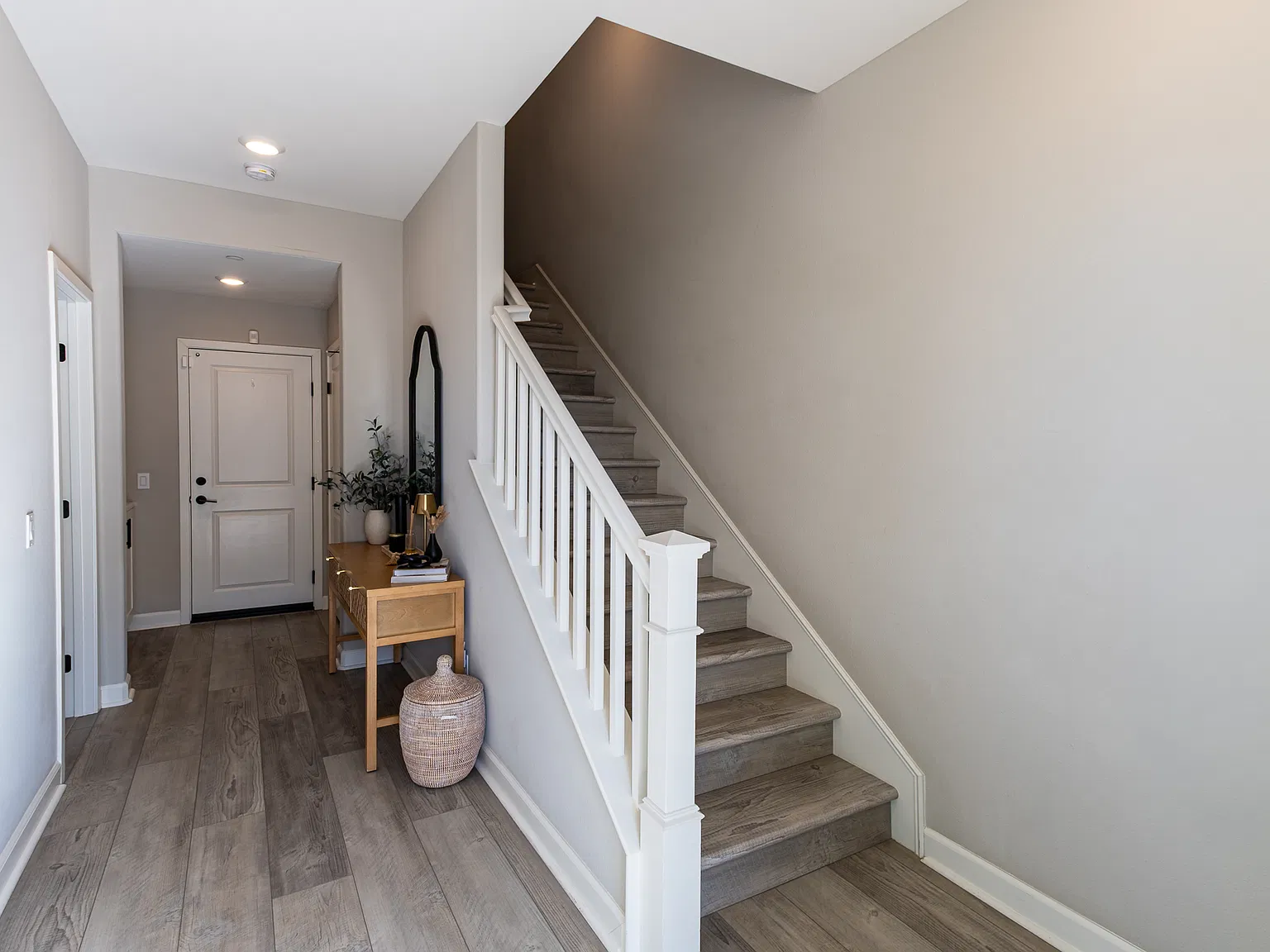 4 bed, 2213 sqft, $4,500 — Photo 4