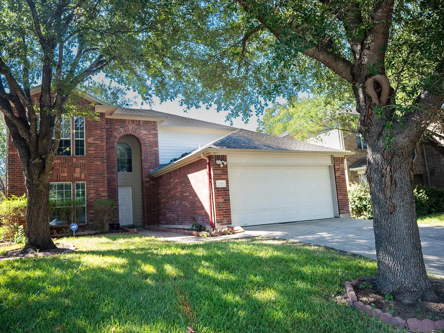 5 bed, 3.5 bath, 2540 sqft, $2,650 — Photo 2