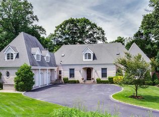 248 Oyster Bay Rd, Locust Valley, NY 11560