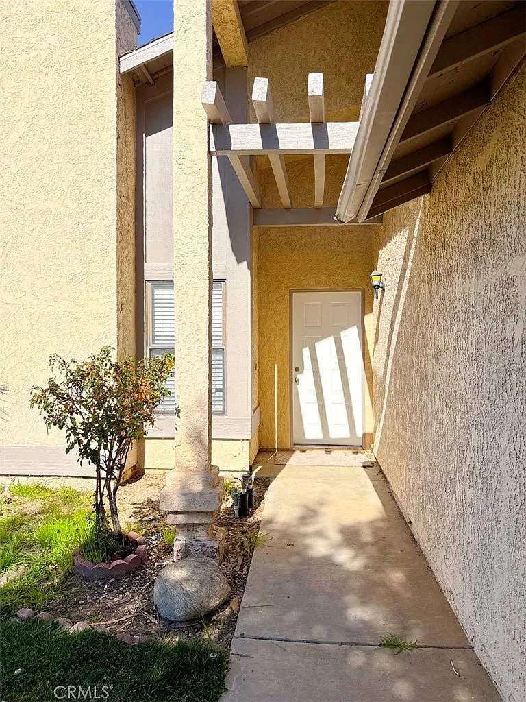 4 bed, 1398 sqft, $2,950 — Photo 4