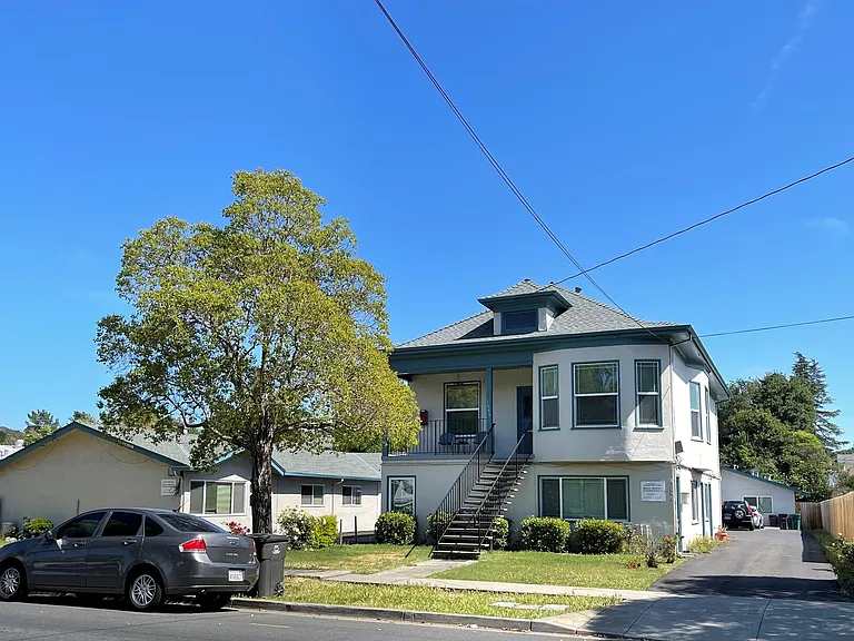 1643 B St — Photo 2