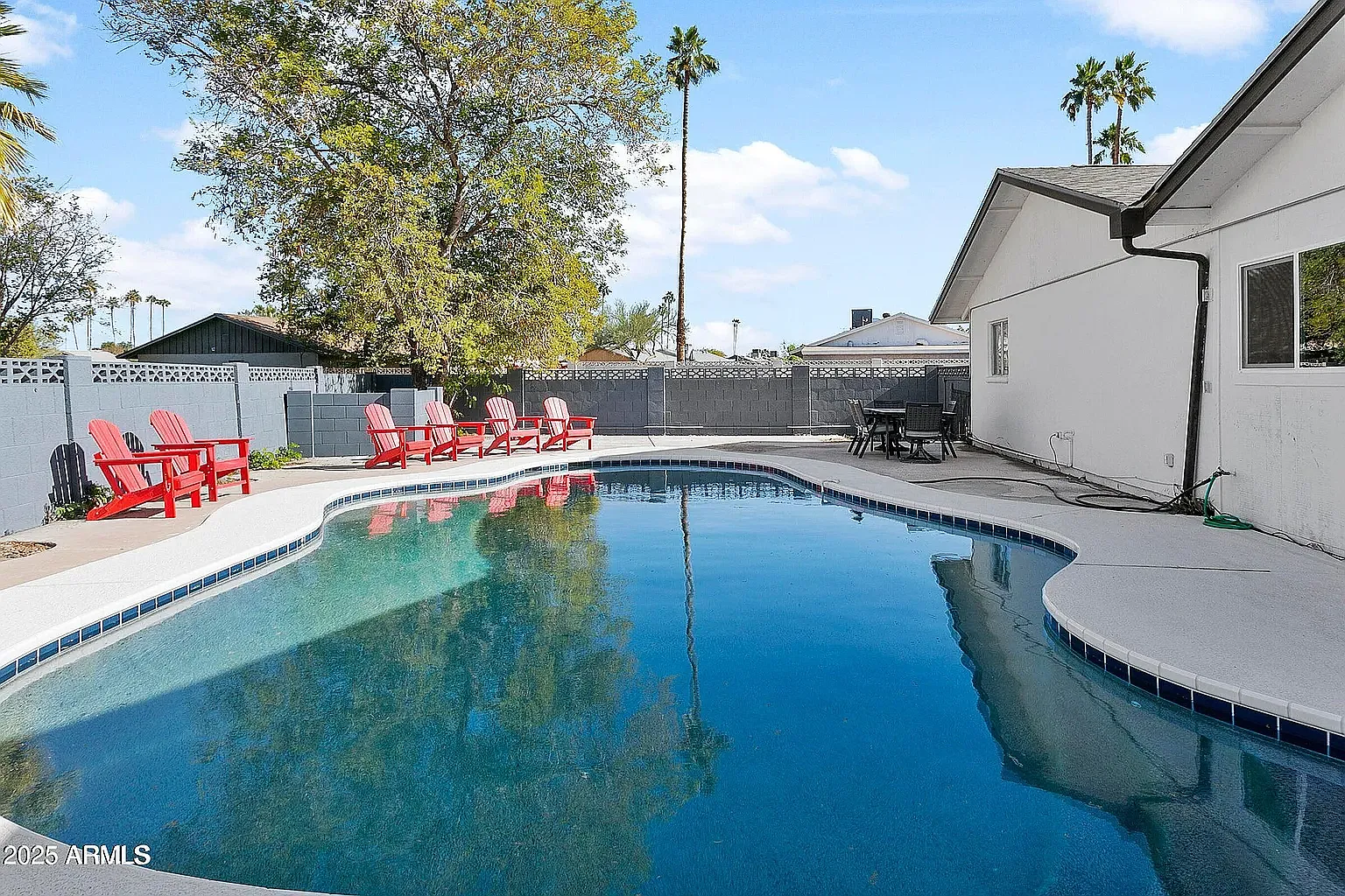 6 bed, 2298 sqft, $1,100 — Photo 3