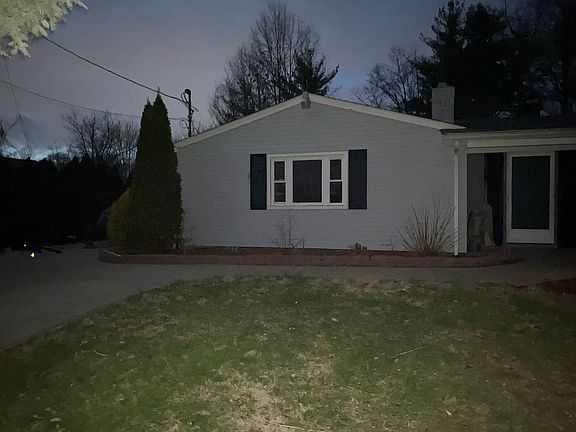 2nd image of 1276 Ronnie Ln