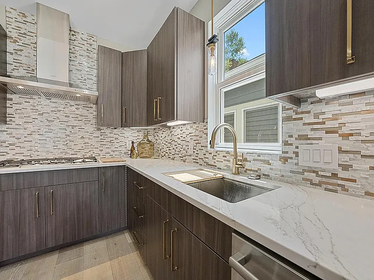 845 Summit St — Photo 23