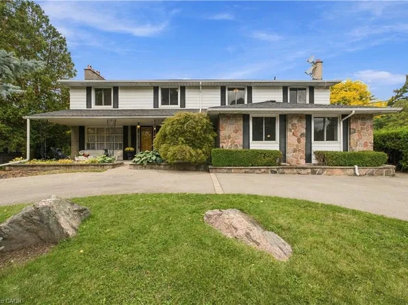 24 W 32nd St, Hamilton, ON L9C 5G6