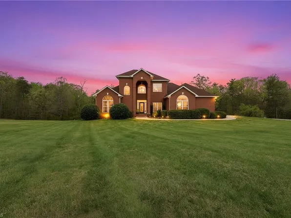 48 Oakdale Dr, Taylorsville, NC 28681