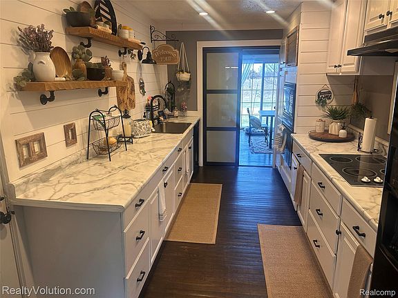 2nd image of 3034 W Oregon Rd