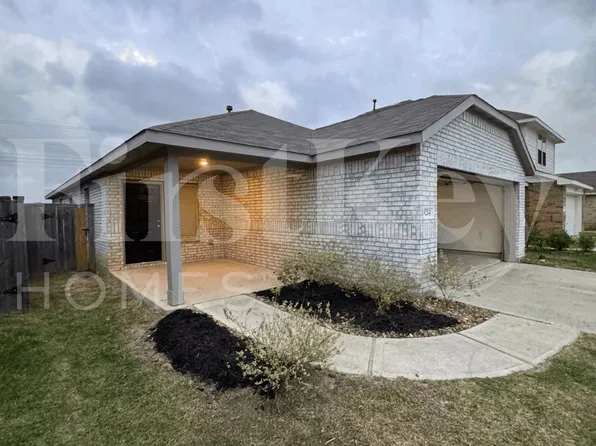 9214 Burnet Fields Dr, Baytown, TX 77521