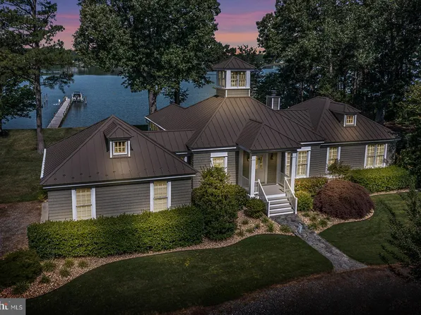 520 Peaceful Harbor Ln, Hague, VA 22469