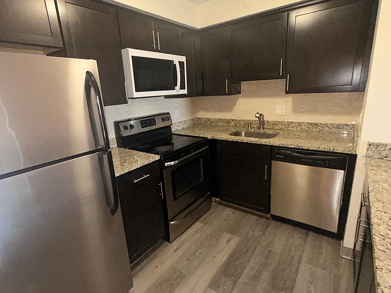 1025 Hancock St #12D — Photo 7