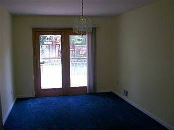 5th image of 2214 Garden Ln