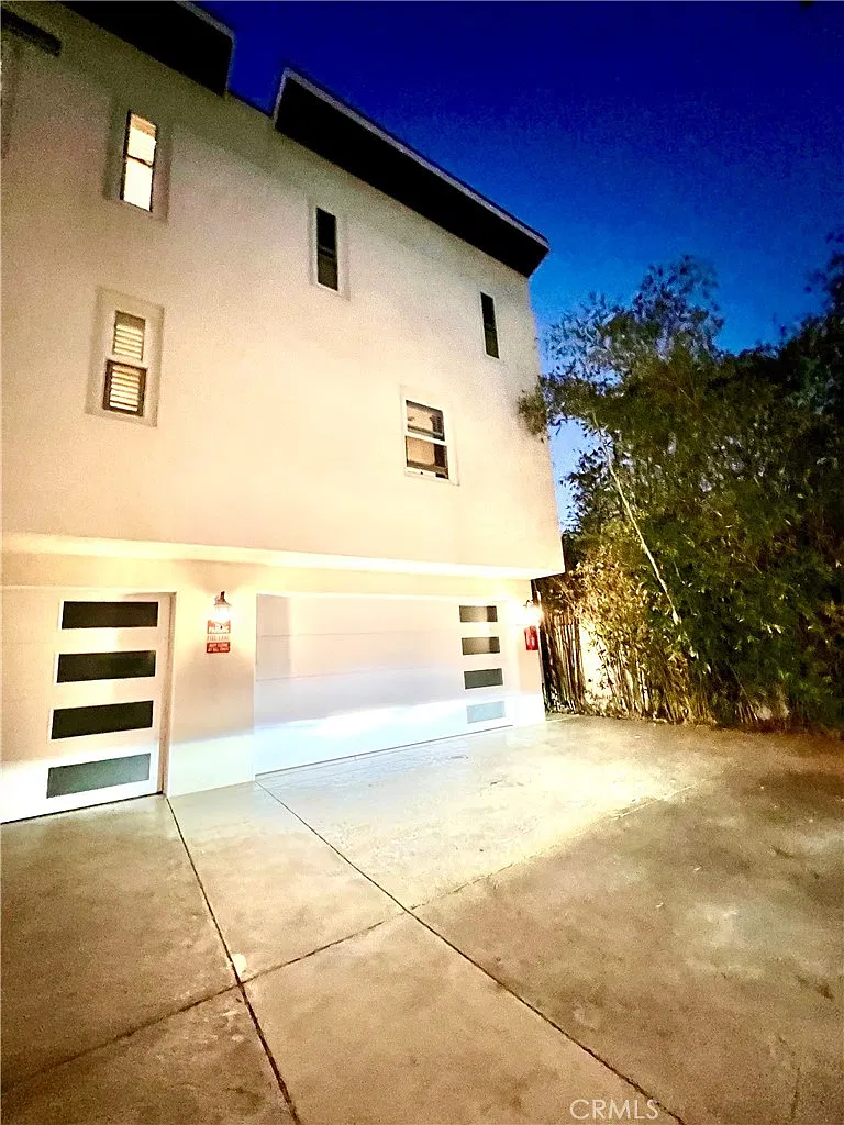 3 bed, 3.5 bath, 1800 sqft, $4,195 — Photo 1