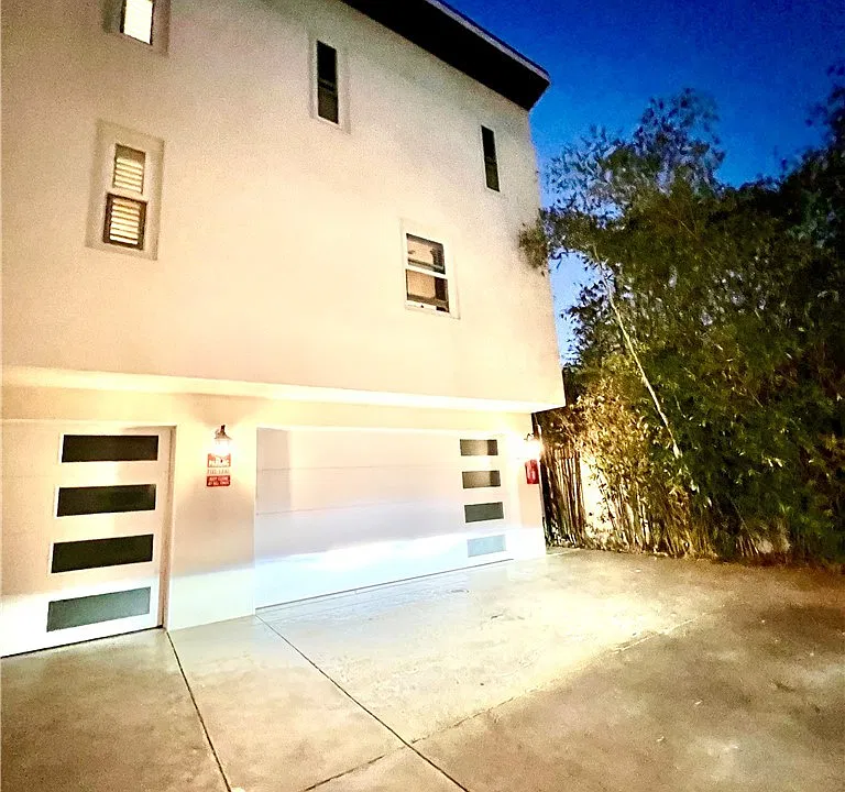 13810 Cordary Ave