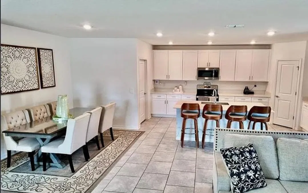5 bed, 2.5 bath, 2255 sqft, $2,450 — Photo 4