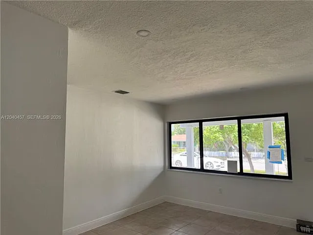 950 E 2nd St — Photo 5