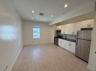 31-01 21st St #3R, Astoria, NY 11106