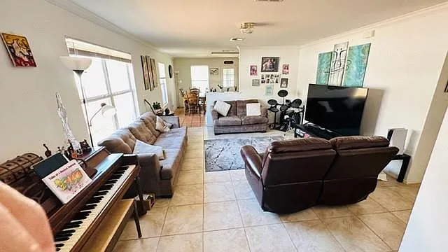 302 Golden Gate Dr — Photo 7