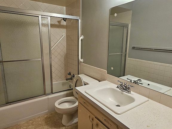 5th image of 1718-1736 9th Ave #60
