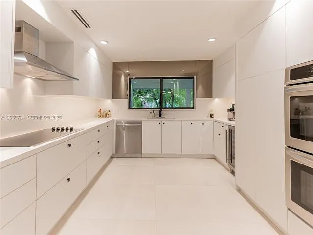 5 bed, 4.0 bath, 3518 sqft, $13,950 — Photo 4