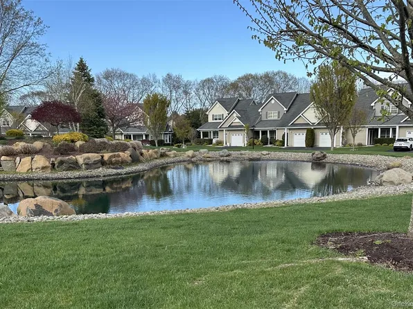 156 Stoneleigh Drive, Riverhead, NY 11901