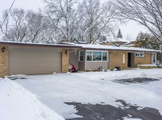 22W165 Broker Rd, Medinah, IL 60157