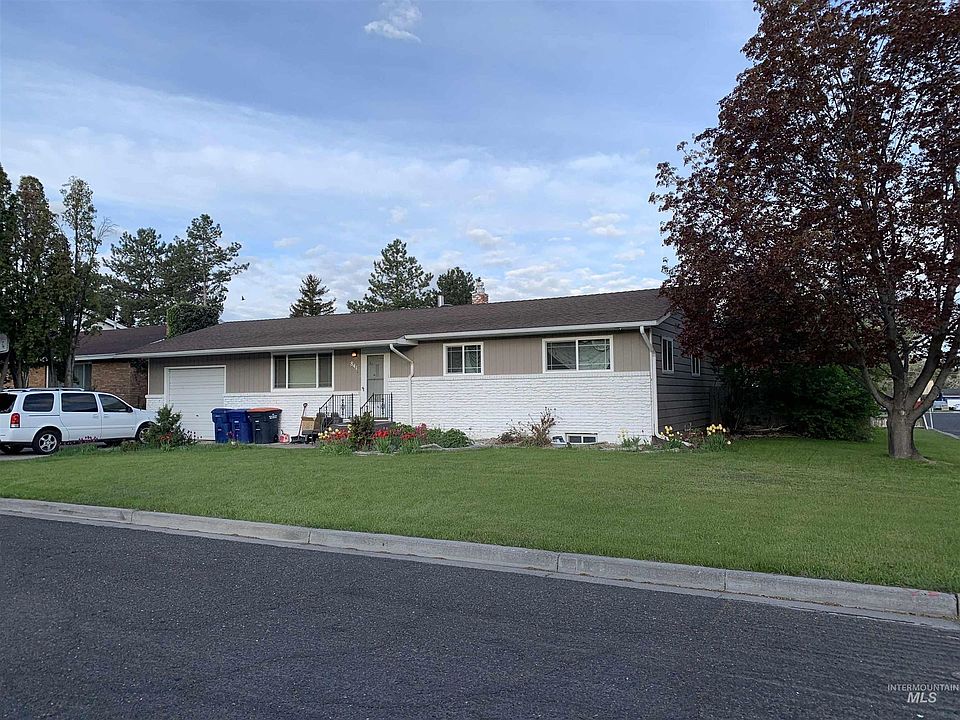1st image of 841 Alturas Dr N