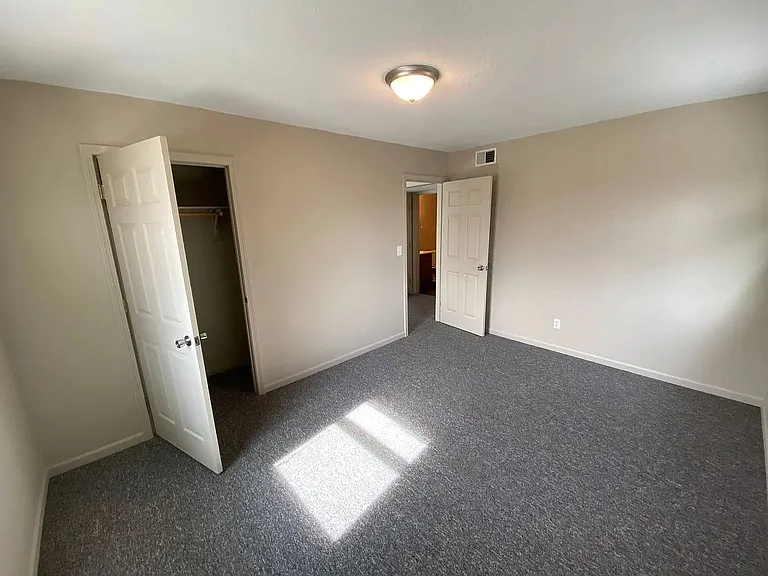 415 Grover St #11 — Photo 10