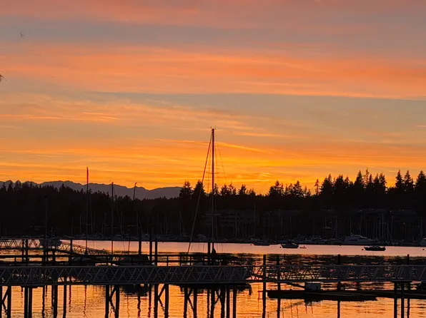 5811 Ward Ave NE, Bainbridge Island, WA 98110