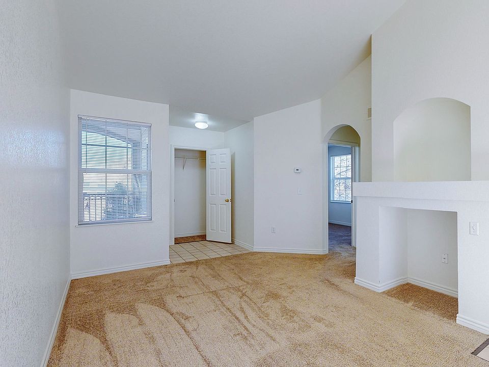 Tiburon Apartments Living Area