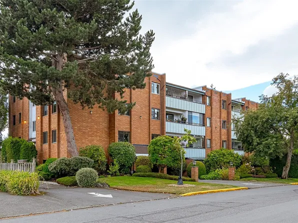 853 Selkirk Ave #203, Esquimalt, BC V9A 2T7