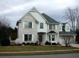 349 Cove Harbour Dr E, Holland, OH 43528